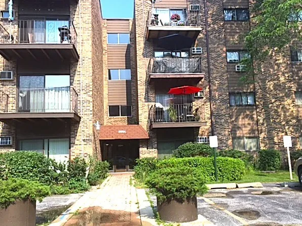 8894 Knight Ave APT 213, Des Plaines, IL 60016