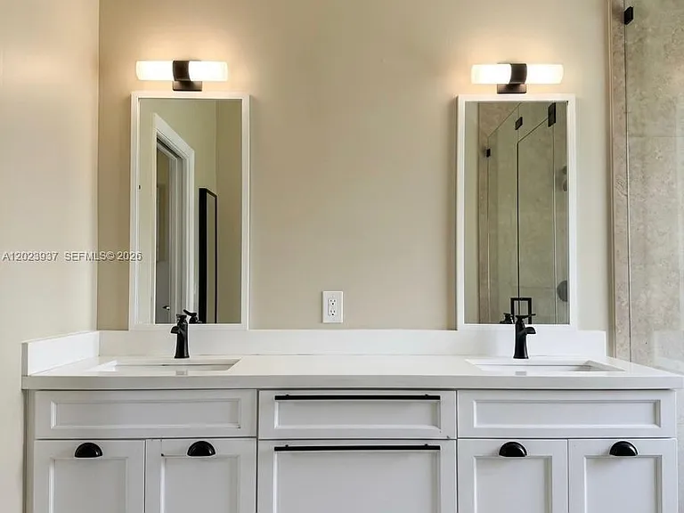 953 Tanglewood Cir — Photo 7