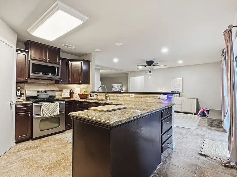 611 Stardust Ln — Photo 9