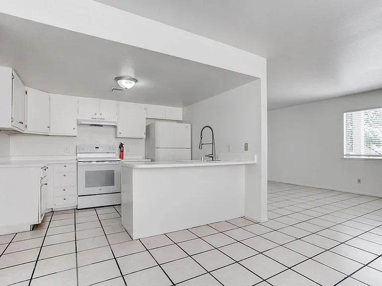 4269 Stewart Ave — Photo 10