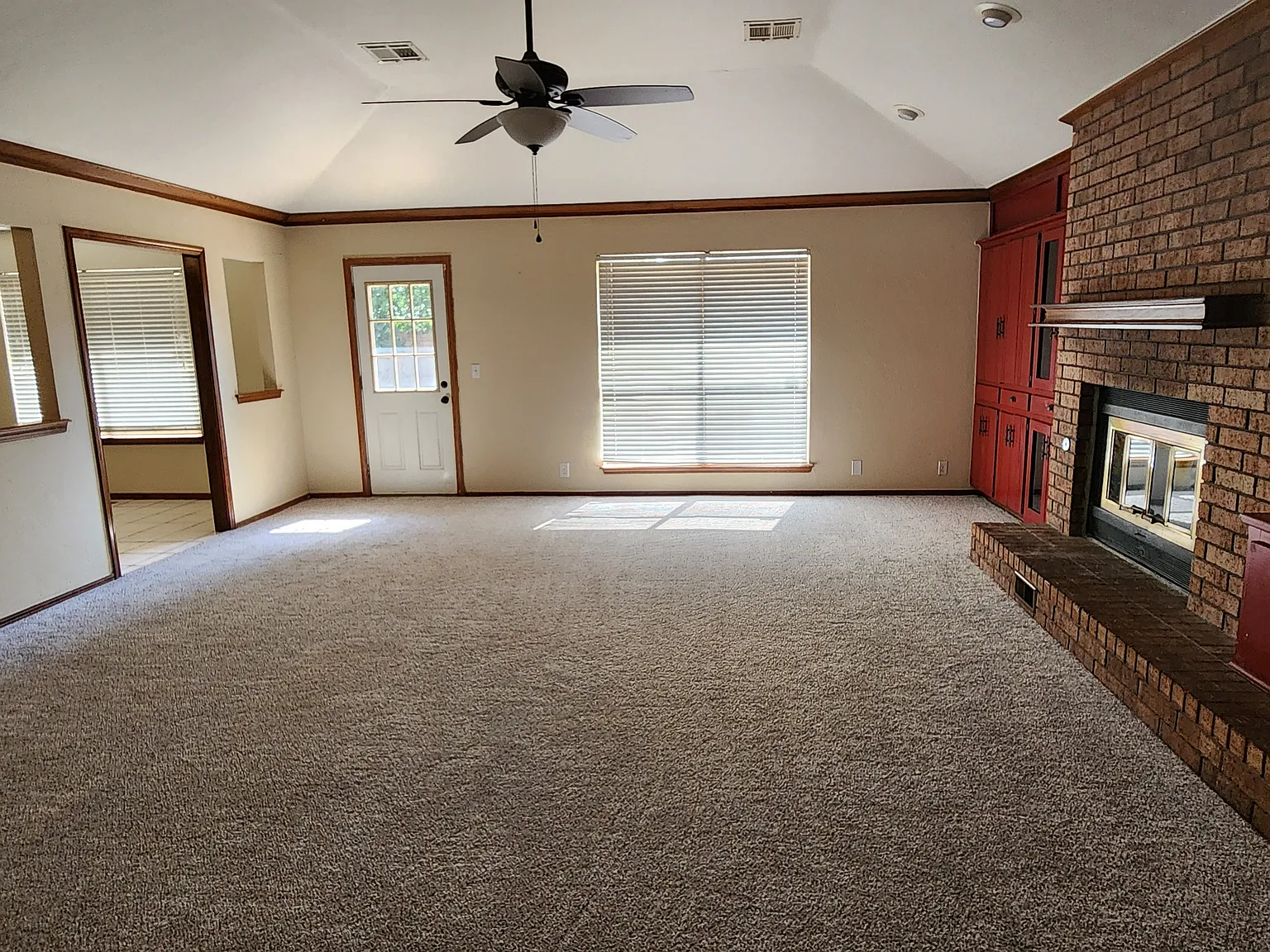 4 bed, 1942 sqft, $1,750 — Photo 2
