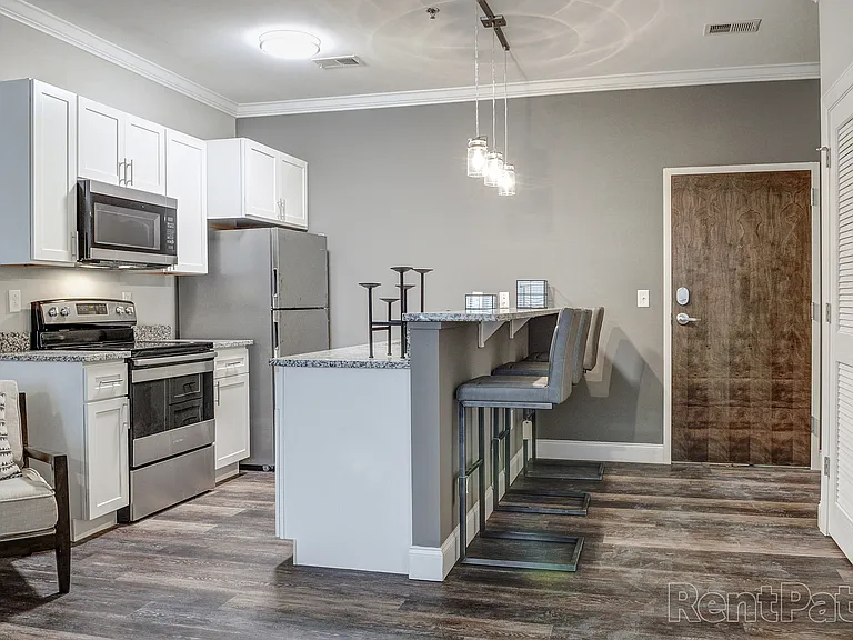 The Henry Lofts — Photo 7