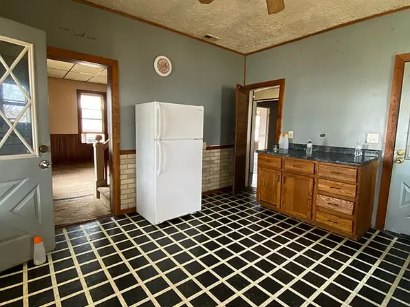 502 W 5th St, Kewanee, IL 61443