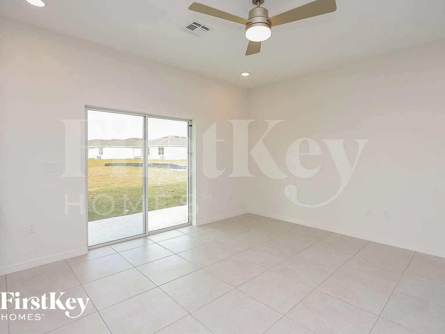 4 bed, 2.0 bath, 2001 sqft, $2,210 — Photo 3