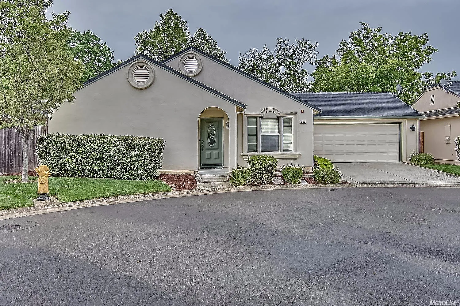 752 Young Ct photo 1