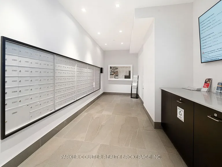 681 Yonge St #114 — Photo 31