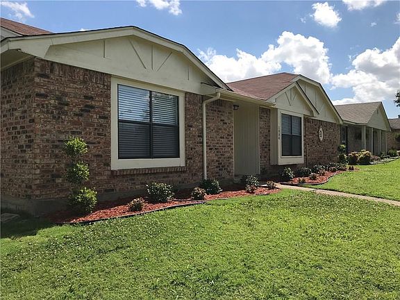 3rd image of 1004 Field Trail Dr