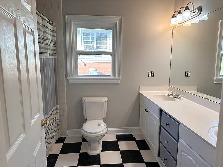 202 Hooper Ave SE — Photo 15