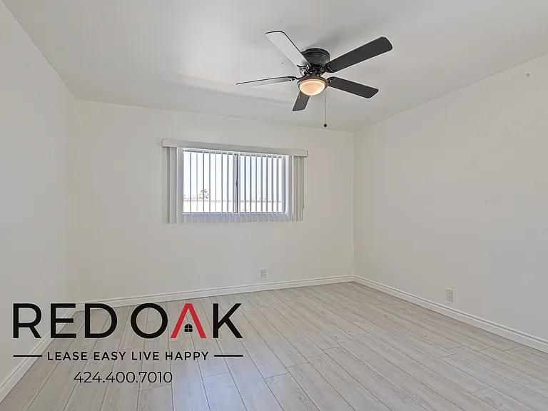 7915 Vineland Ave — Photo 3