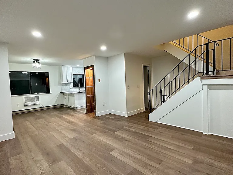 60 Lawn Ave #9 — Photo 1