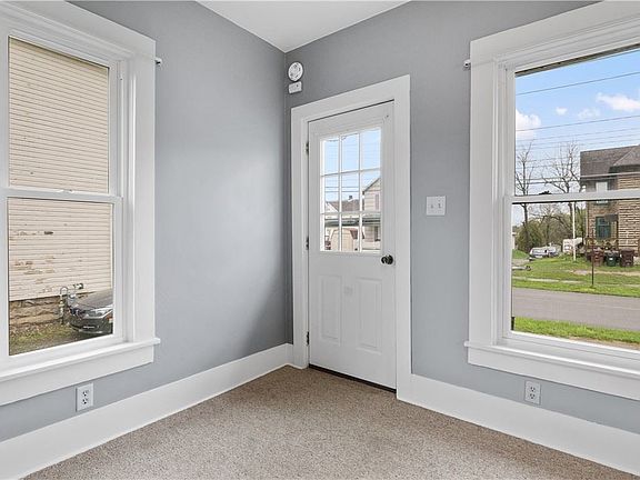 3rd image of 411 W Poplar St