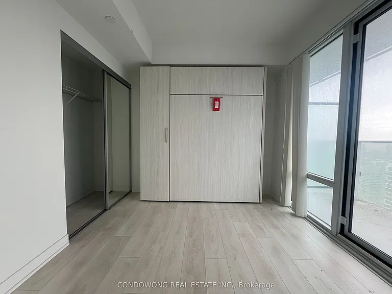 501 Yonge St #4812 — Photo 6