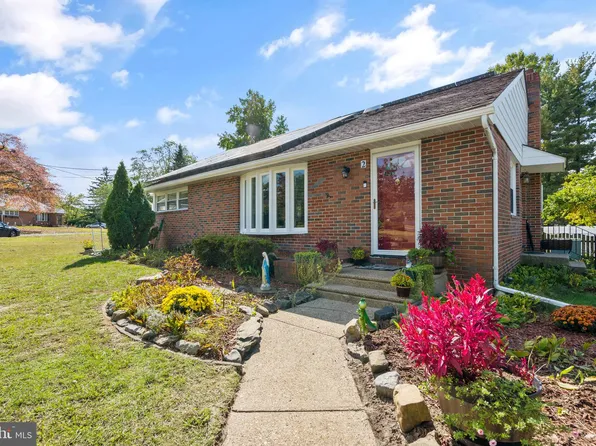 2 Sunset Dr, Voorhees, NJ 08043