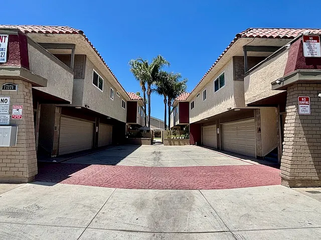 2 bed, $2,895 — Photo 4