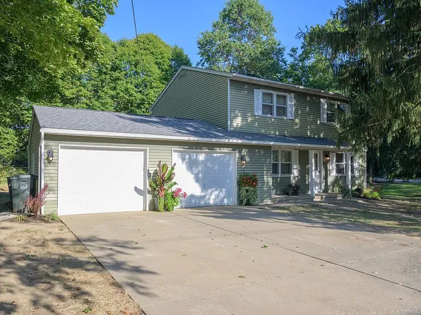 253-255 Durling Dr, Wadsworth, OH 44281