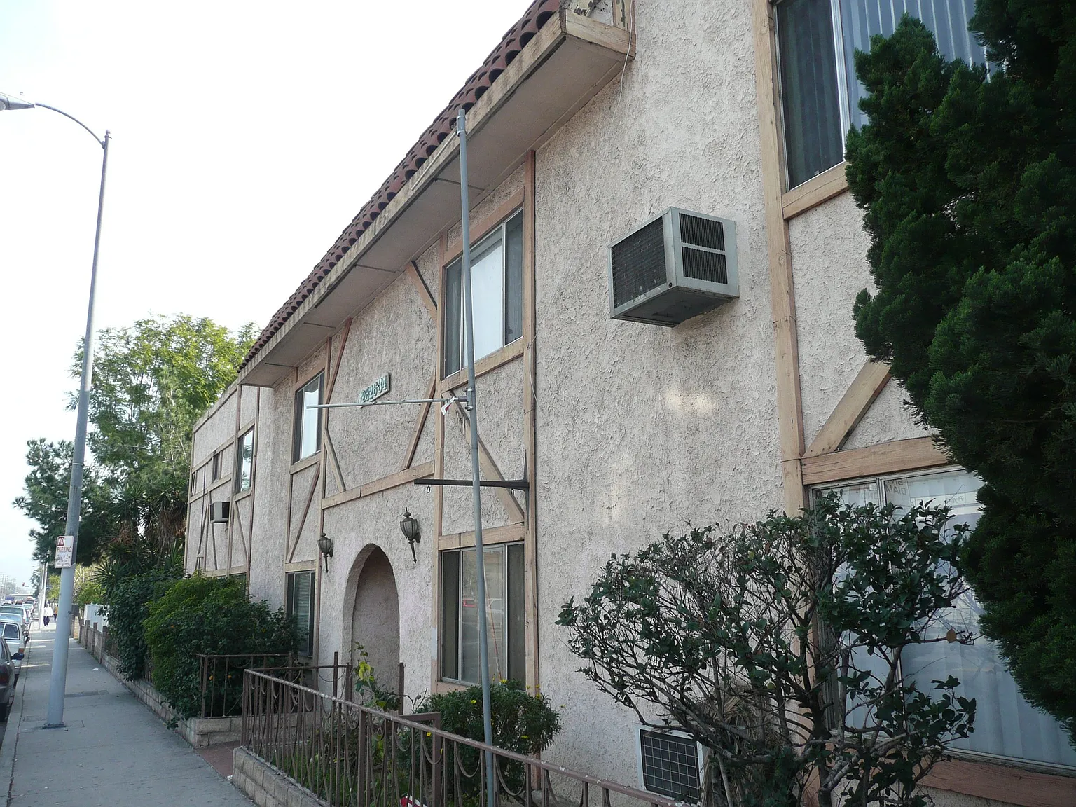 NoHo West large 1br 1ba Luxury floors High Ceiling Near All!! — Photo 1