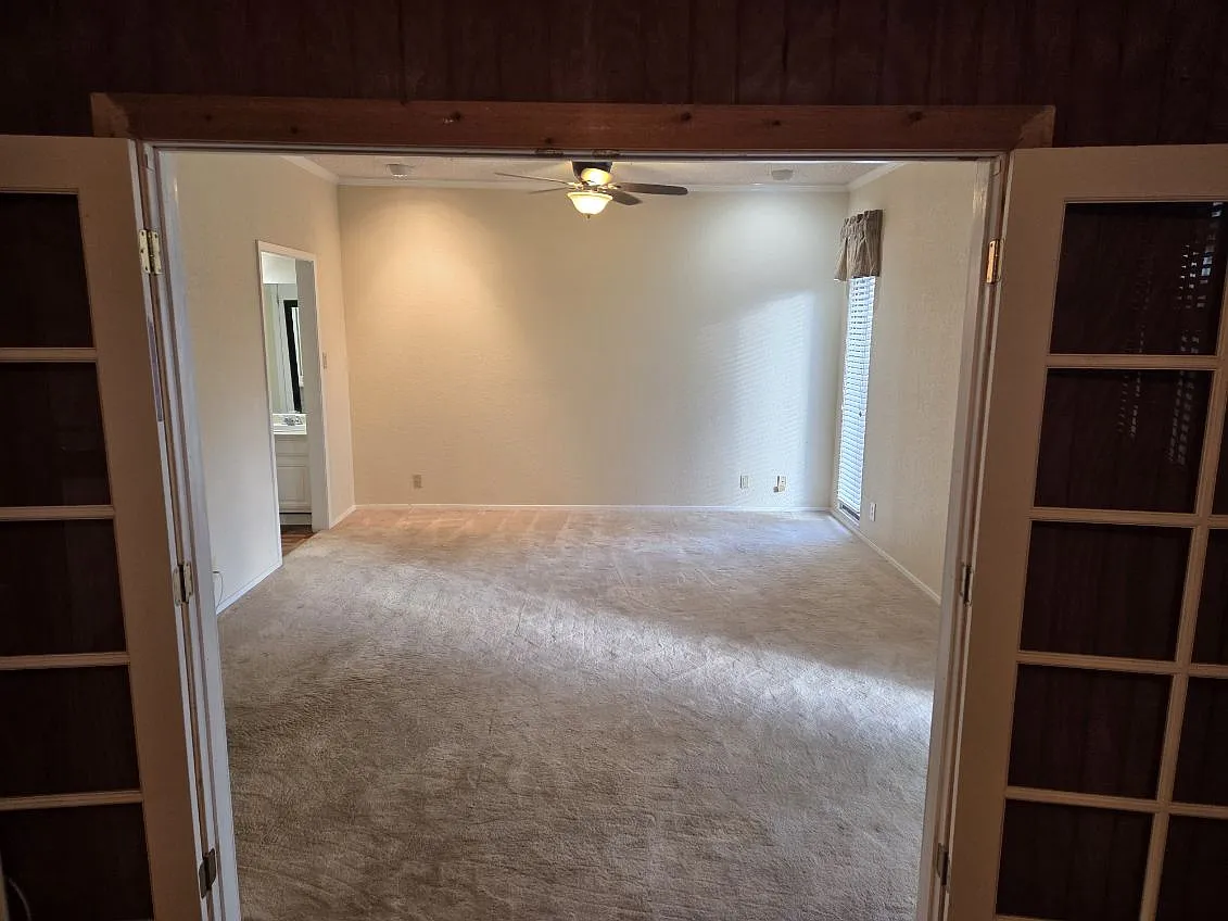 Building Photo - 415 W Twohig Ave #2F