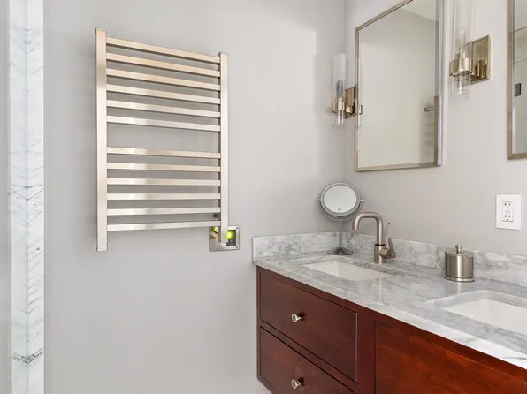 201 East 62nd Street image 8 of 9