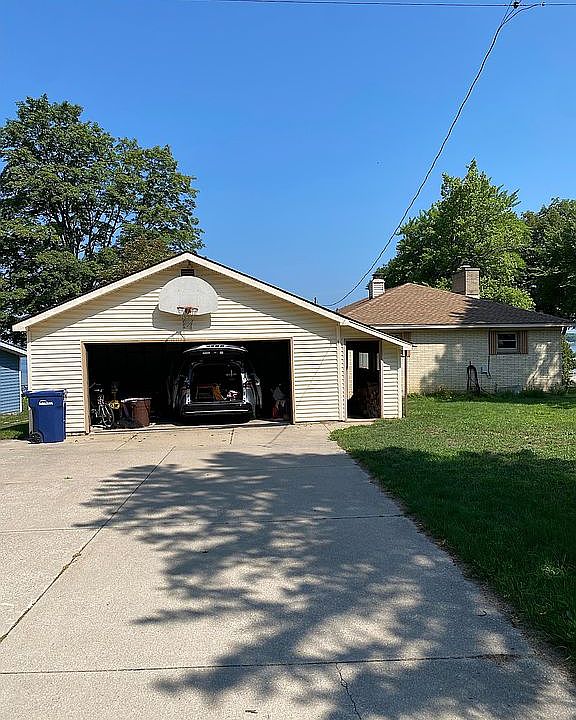 2nd image of 6110 W Lakeview Dr