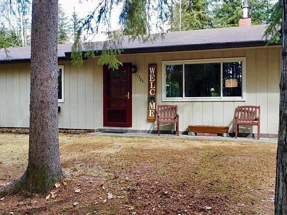 3rd image of 1384 Valley Dr
