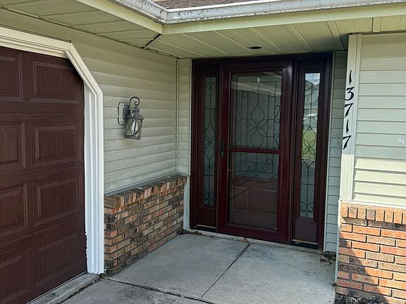 3rd image of 13717 Ridgeview Ct