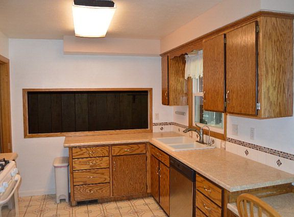 3rd image of 1040 Koster Ave