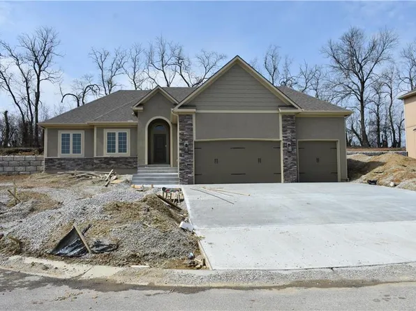 1404 Burr Oak Ct, Grain Valley, MO 64029