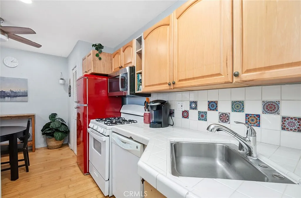 1 bed, 488 sqft, $2,310 — Photo 3