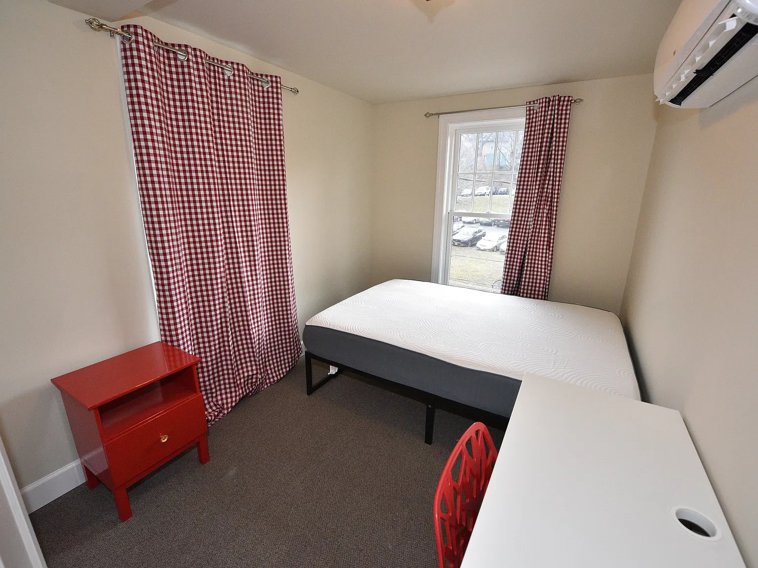406 Stewart Ave — Photo 4