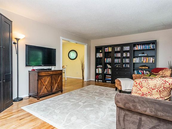 5th image of 1509 Huron River Dr