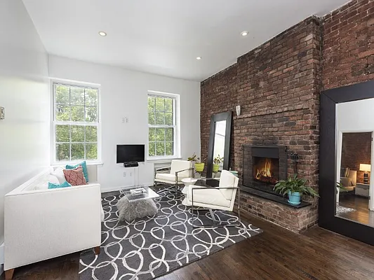 Sold by Sotheby's International Realty | media 14