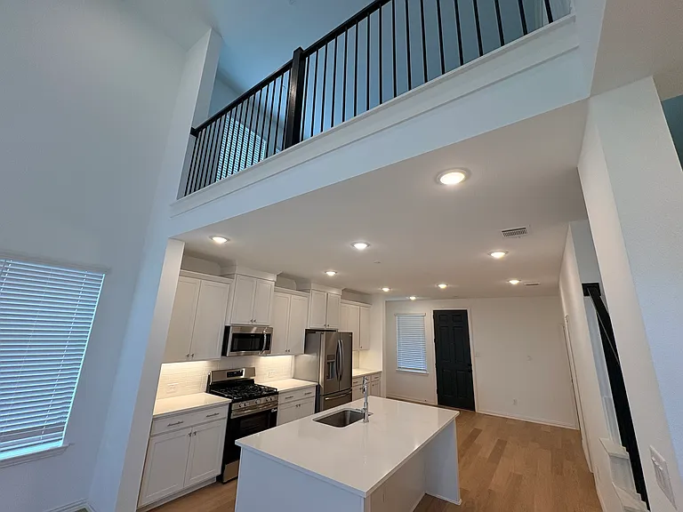 3556 Pierce Ln — Photo 4