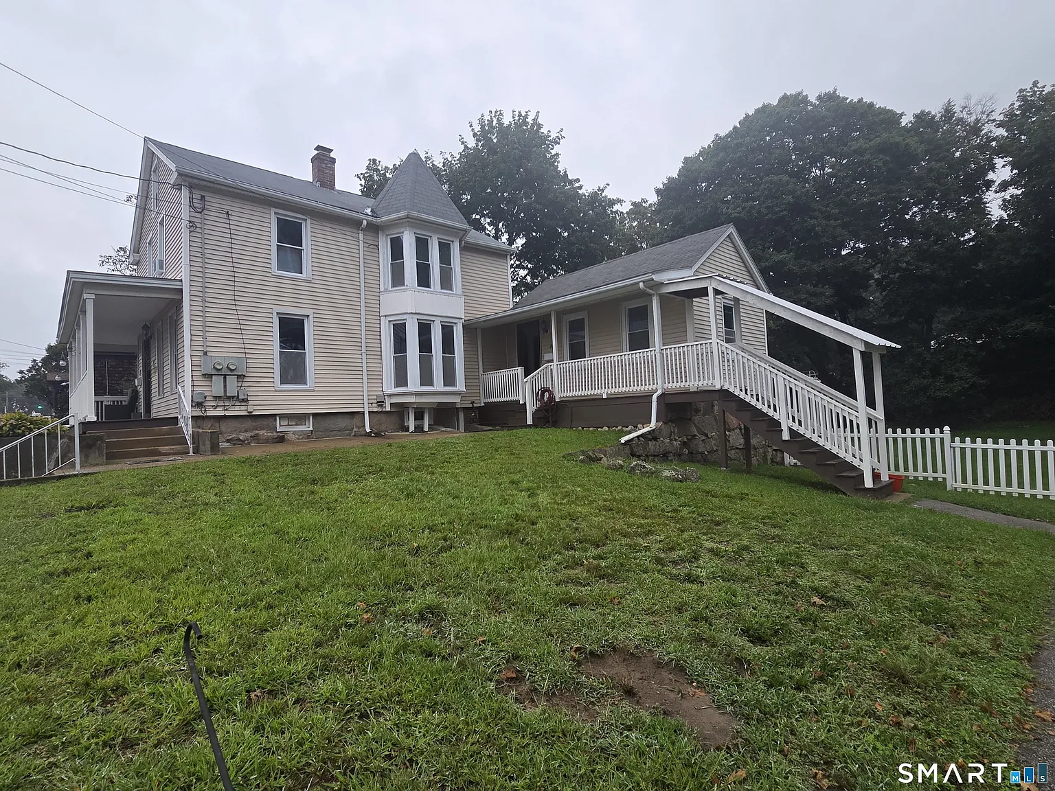 3 bed, 1.0 bath, 1000 sqft, $1,875 — Photo 2