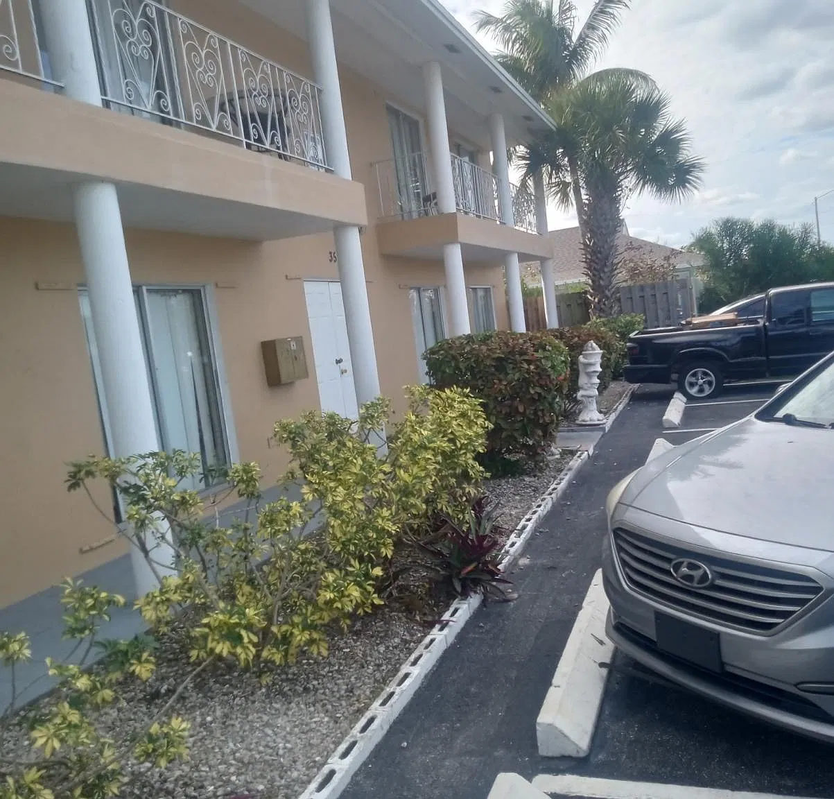 2 bed, 3250 sqft, $1,700 — Photo 1