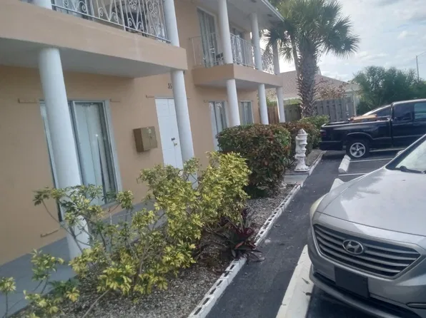 355 W Blue Heron Blvd APT 4, West Palm Beach, FL 33404