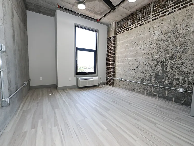 1810 E Venango St — Photo 18