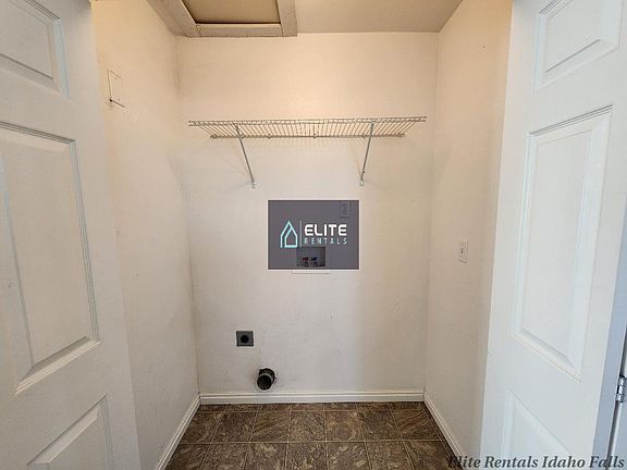 5th image of 3663 Deloy Dr APT 4