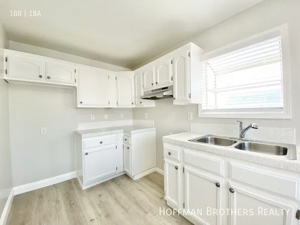 716 E 81st St, Los Angeles, CA 90001