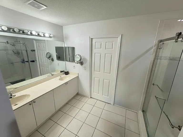 9121 SW 208th Ter — Photo 15