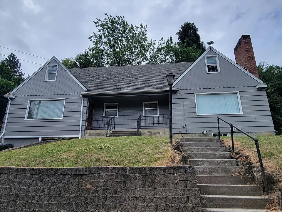 406 E James St #2