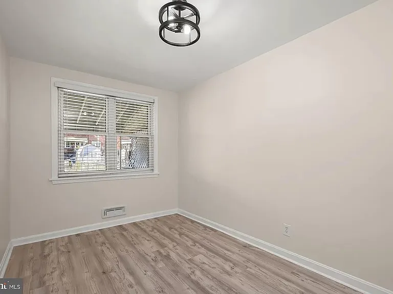 708 Umbra St — Photo 6