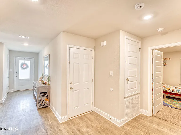 6476 Eastland Cir — Photo 6