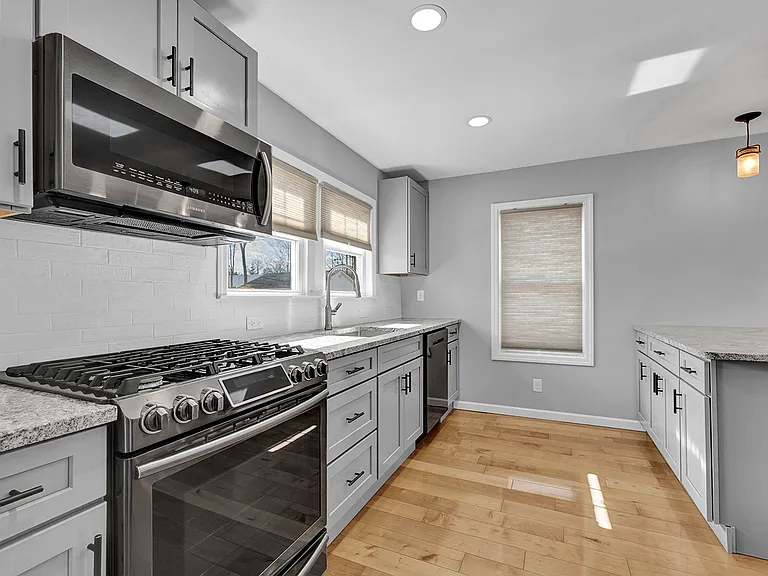 12 Highview Ave — Photo 4
