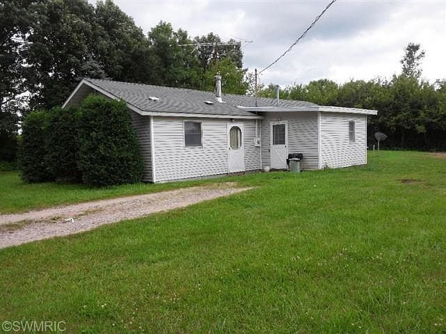 2nd image of 21519 20 Mile Rd