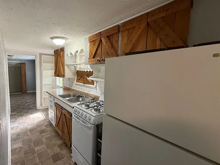 805 Rhodes Ave — Photo 7
