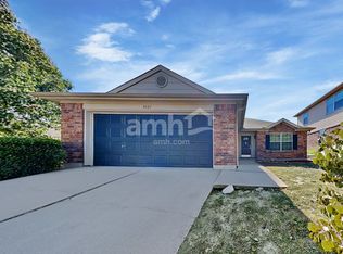 9921 Blue Bell Dr, Fort Worth, TX 76108