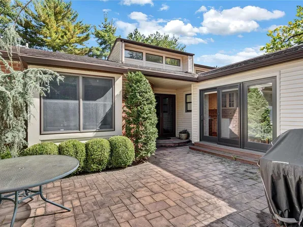 202 Hummingbird Road #202, Manhasset, NY 11030