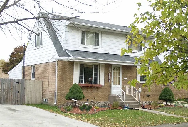 17641 Walter St photo 1