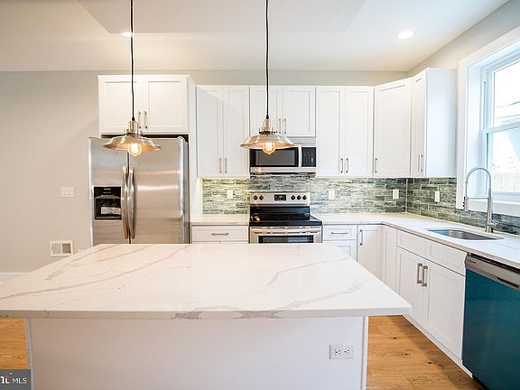 3rd image of 2231 E William St
