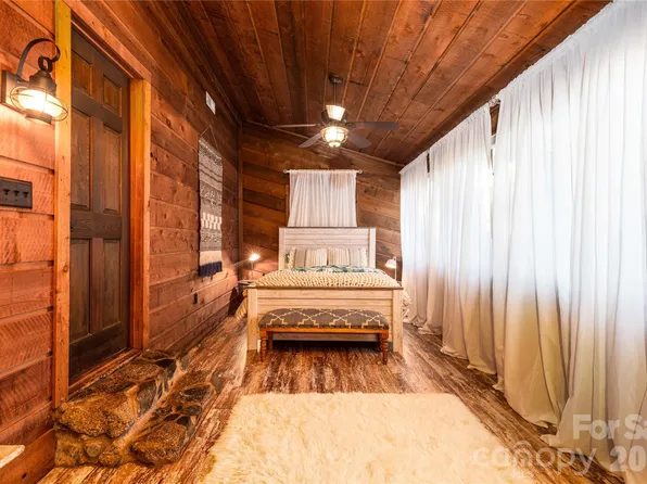 221 Pineville Matthews Rd, Matthews, NC 28105